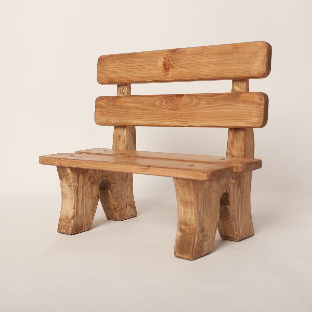 Adorable wooden garden bench baby prop, designed for newborn and toddler photoshoots. Features a rustic charm with a natural wood finish, perfect for outdoor or garden-themed photography sessions.