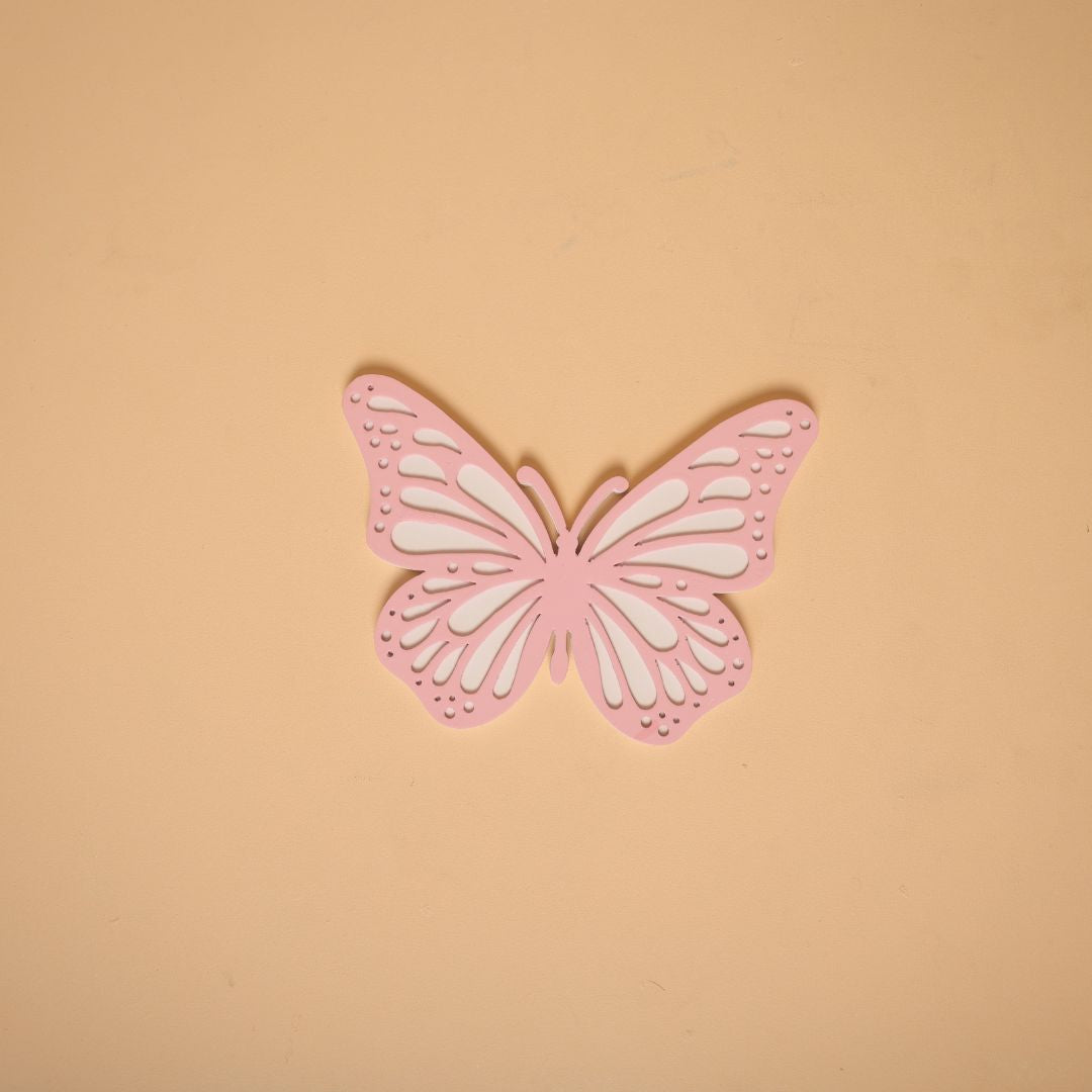 Decorative butterfly prop for baby photoshoots – adds charm to spring and garden-themed baby sessions.