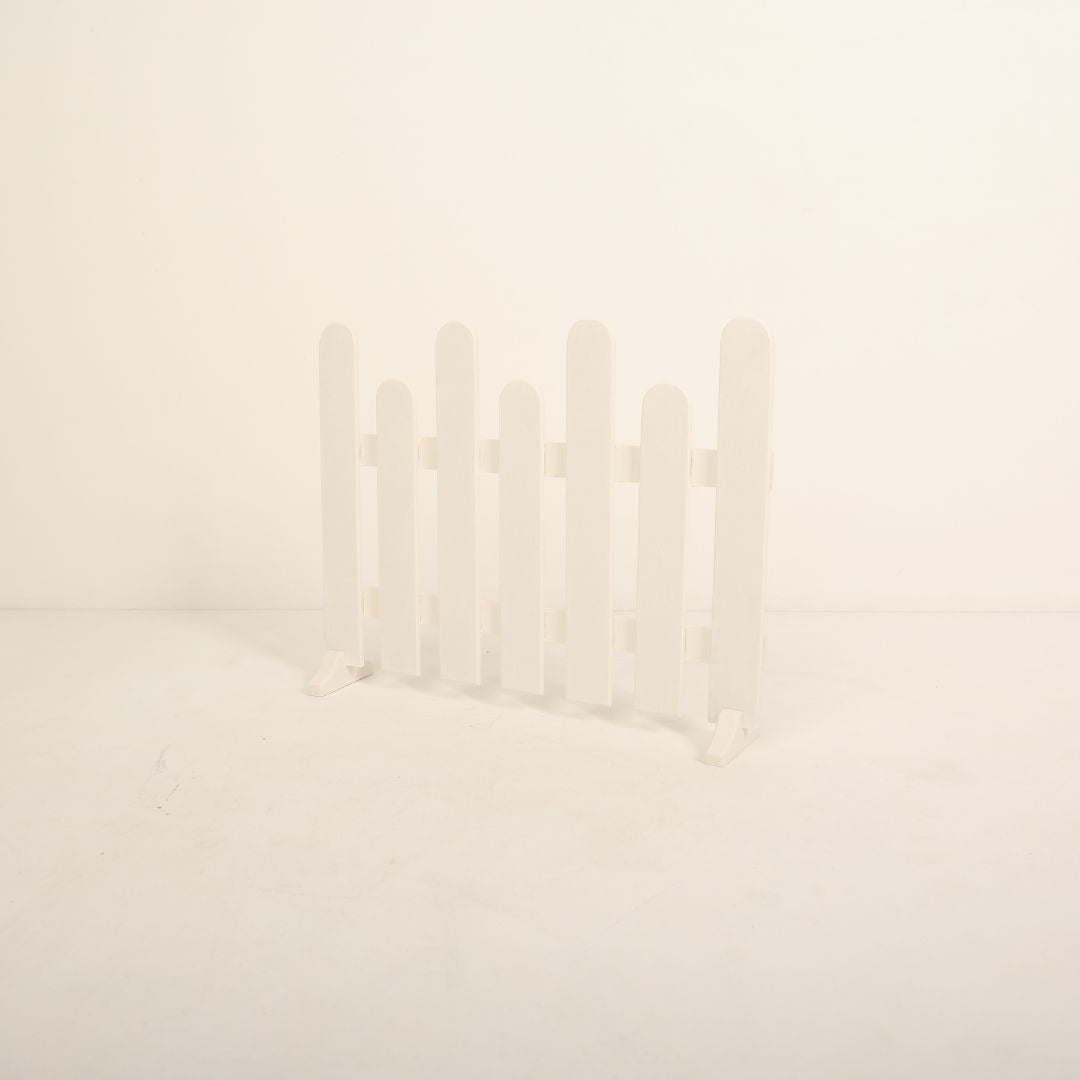 Wooden fence baby prop for photography – ideal for baby photoshoots, offering a rustic and charming background for newborn and infant portraits.