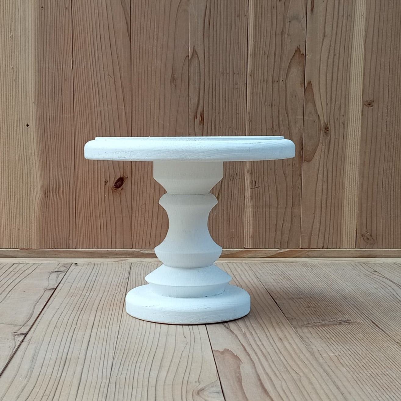 Cake Stand Baby Photoshoot Prop: A stylish and sturdy Cake Stand prop for baby photoshoots, showcased in a vibrant cake smash setup, ideal for celebrating first birthdays and milestone moments.