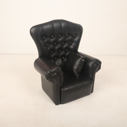 A stylish boss baby sofa prop, designed for baby photoshoots, featuring a sleek, modern design with cushioned seating and armrests. Its bold structure gives off an executive vibe, ideal for creating a "Boss Baby" theme. The sofa is perfectly sized for little ones, providing comfort while adding a touch of sophistication to the photoshoot setup.