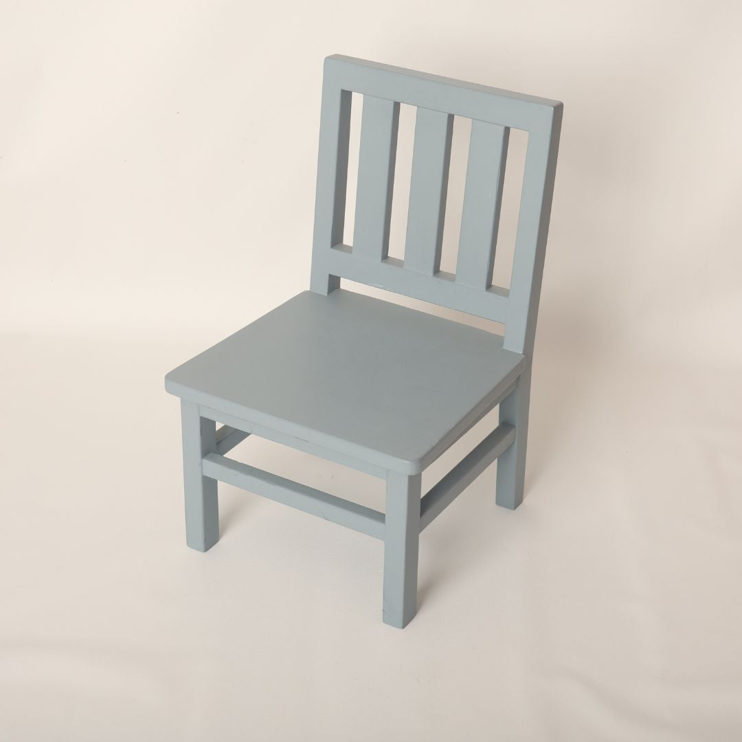 Sleek Baby Chair Prop with a minimalist modern design, ideal for enhancing baby photoshoot themes.