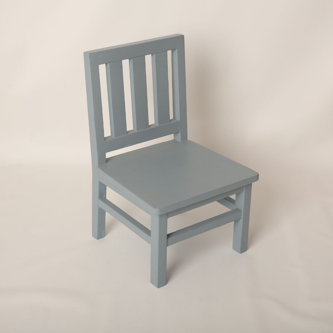 Sleek Baby Chair Prop with a minimalist modern design, ideal for enhancing baby photoshoot themes.