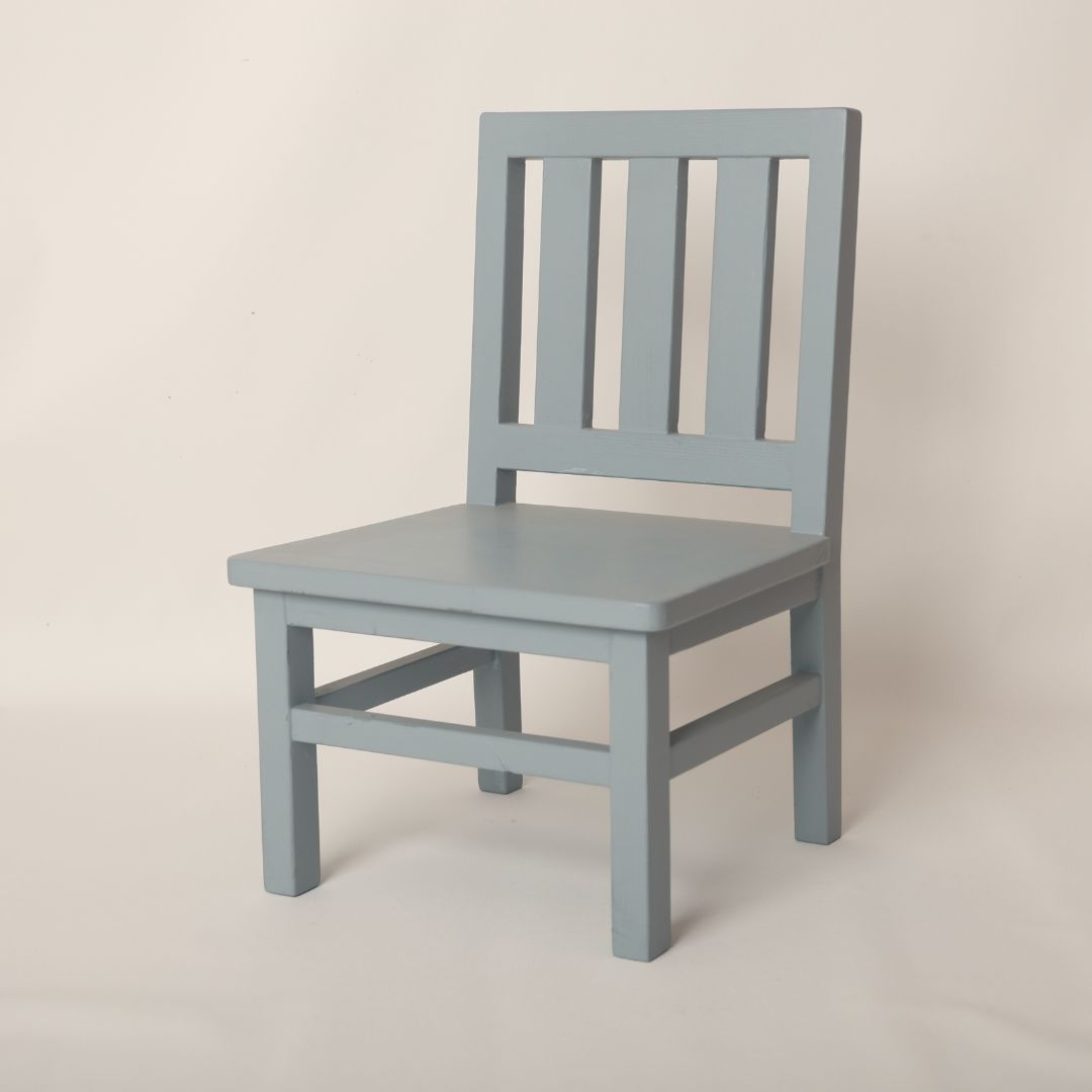 Sleek Baby Chair Prop with a minimalist modern design, ideal for enhancing baby photoshoot themes.