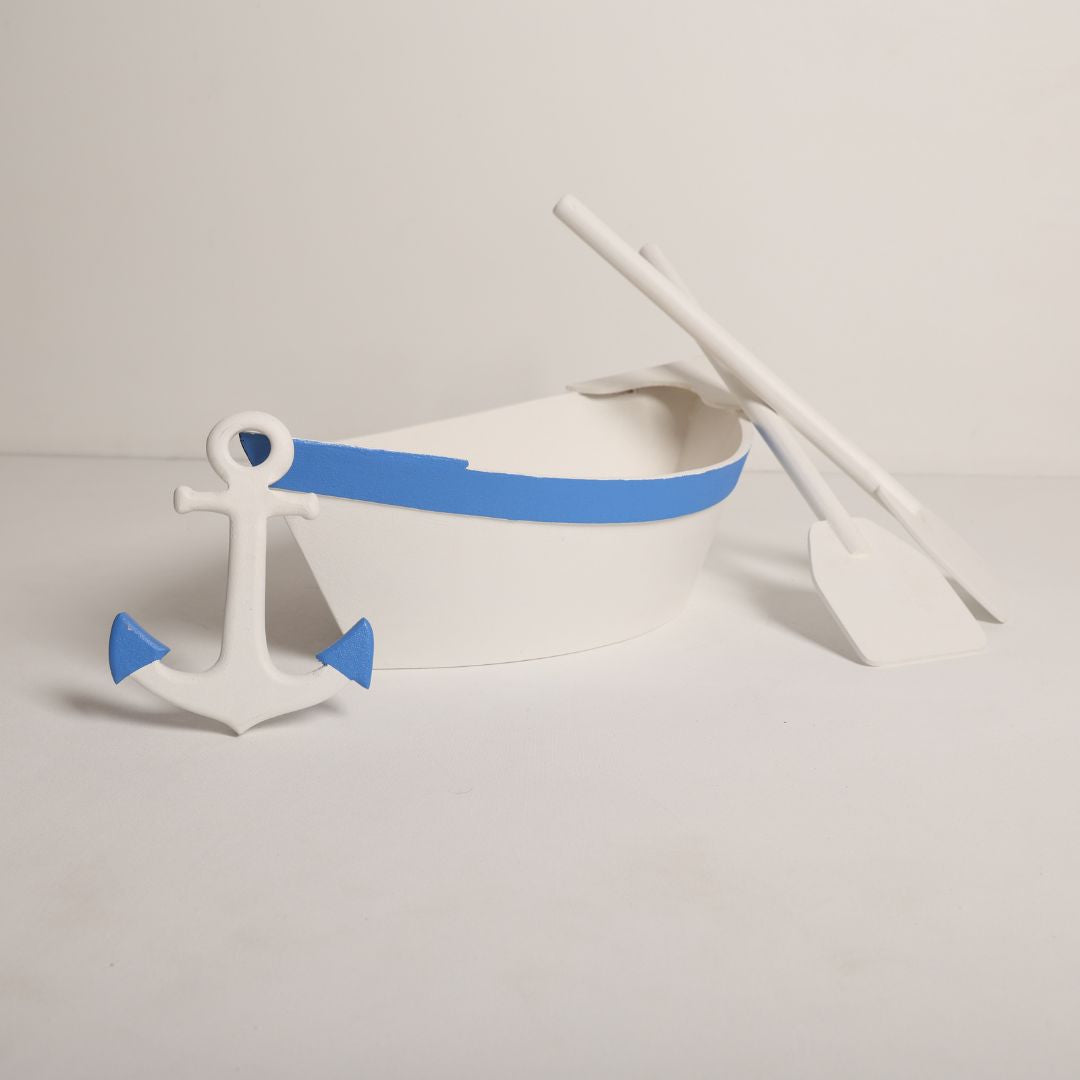 Adorable boat baby prop with a charming anchor accessory, perfect for nautical-themed baby photoshoots. A delightful setup to capture precious memories of your little sailor!