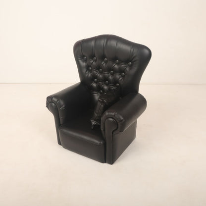 A stylish boss baby sofa prop, designed for baby photoshoots, featuring a sleek, modern design with cushioned seating and armrests. Its bold structure gives off an executive vibe, ideal for creating a "Boss Baby" theme. The sofa is perfectly sized for little ones, providing comfort while adding a touch of sophistication to the photoshoot setup.