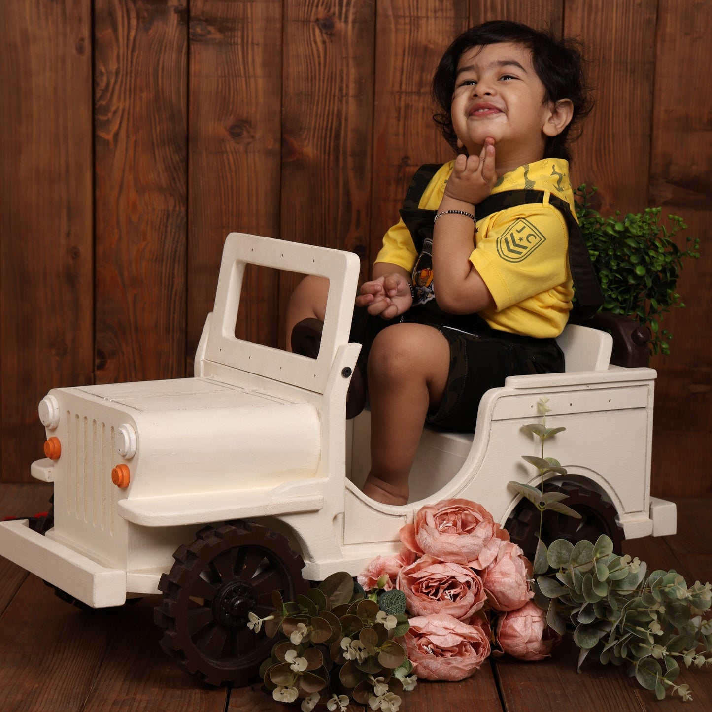 Premium jeep baby prop for jungle safari-themed photoshoots, ideal for newborn and toddler photography with a rugged and adventurous design.
