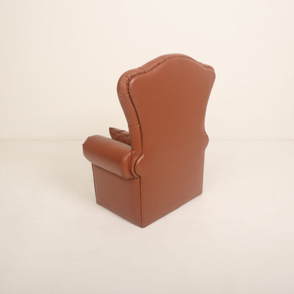 A cozy and stylish mini sofa designed as a baby photoshoot prop. Perfectly sized for infants, featuring soft cushioning and a charming design, making it ideal for capturing adorable moments.