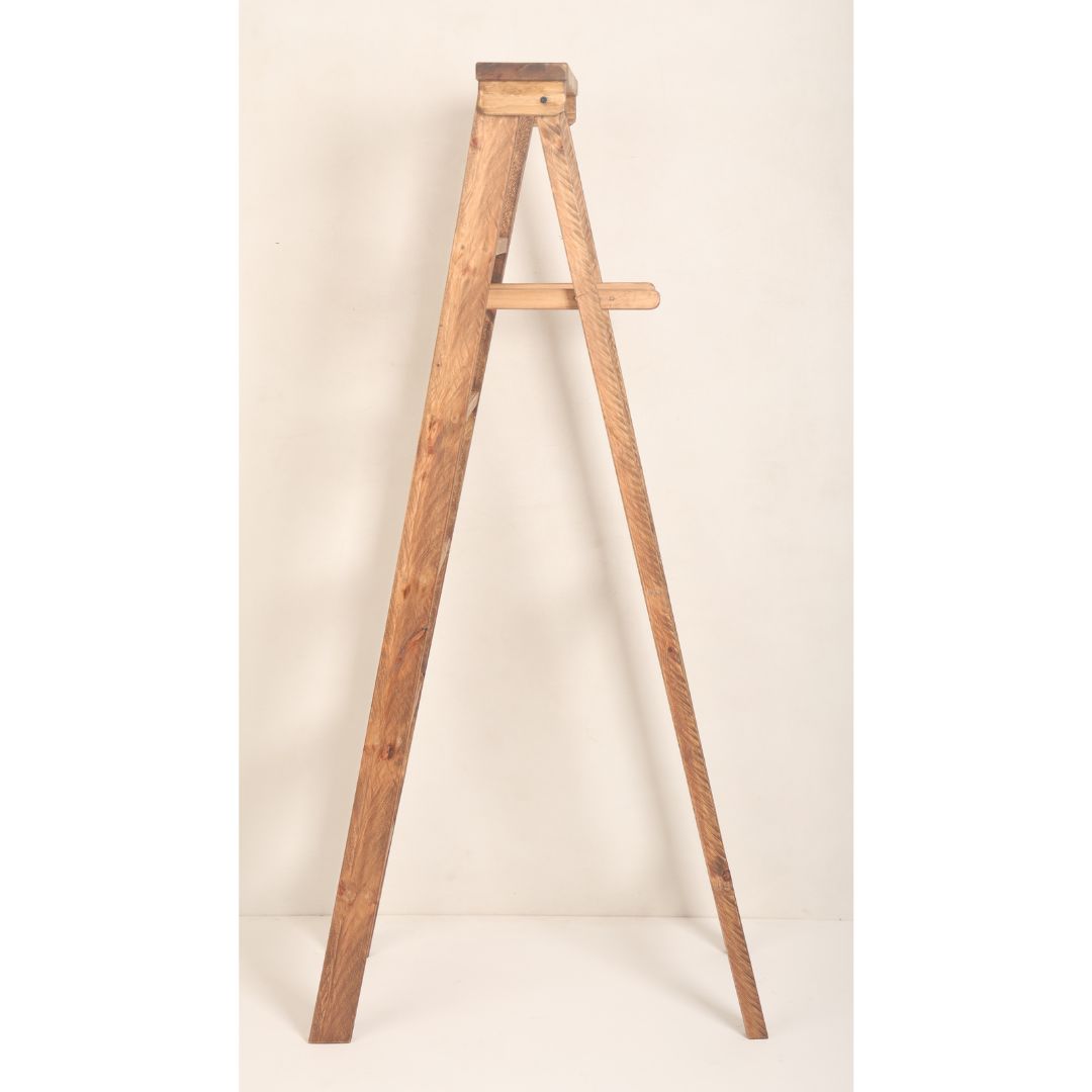 Wooden ladder prop for maternity and fashion photoshoots – perfect for posing, styling, and adding a rustic touch to studio setups