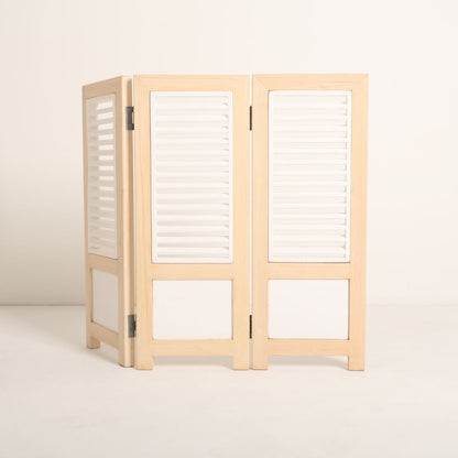 Elegant Louvers Folding Screen Baby Prop with vintage design, perfect as a backdrop for baby photoshoots.