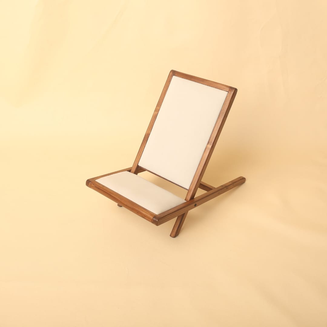 Newborn Posing Chair – A premium baby photoshoot prop from a trusted baby prop store, perfect for capturing cozy and elegant newborn portraits. Lightweight, durable, and easy to style.