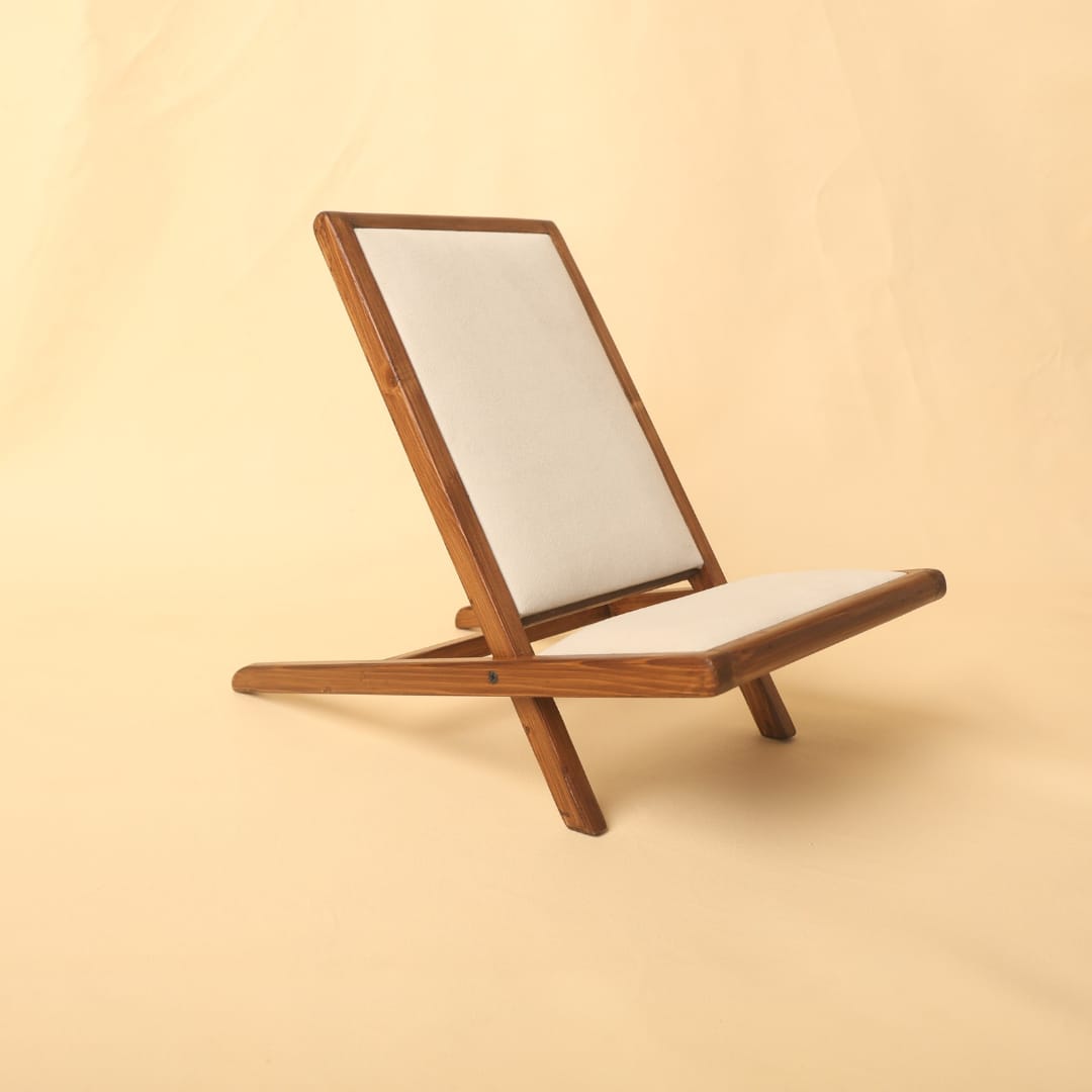 Newborn Posing Chair – A premium baby photoshoot prop from a trusted baby prop store, perfect for capturing cozy and elegant newborn portraits. Lightweight, durable, and easy to style.