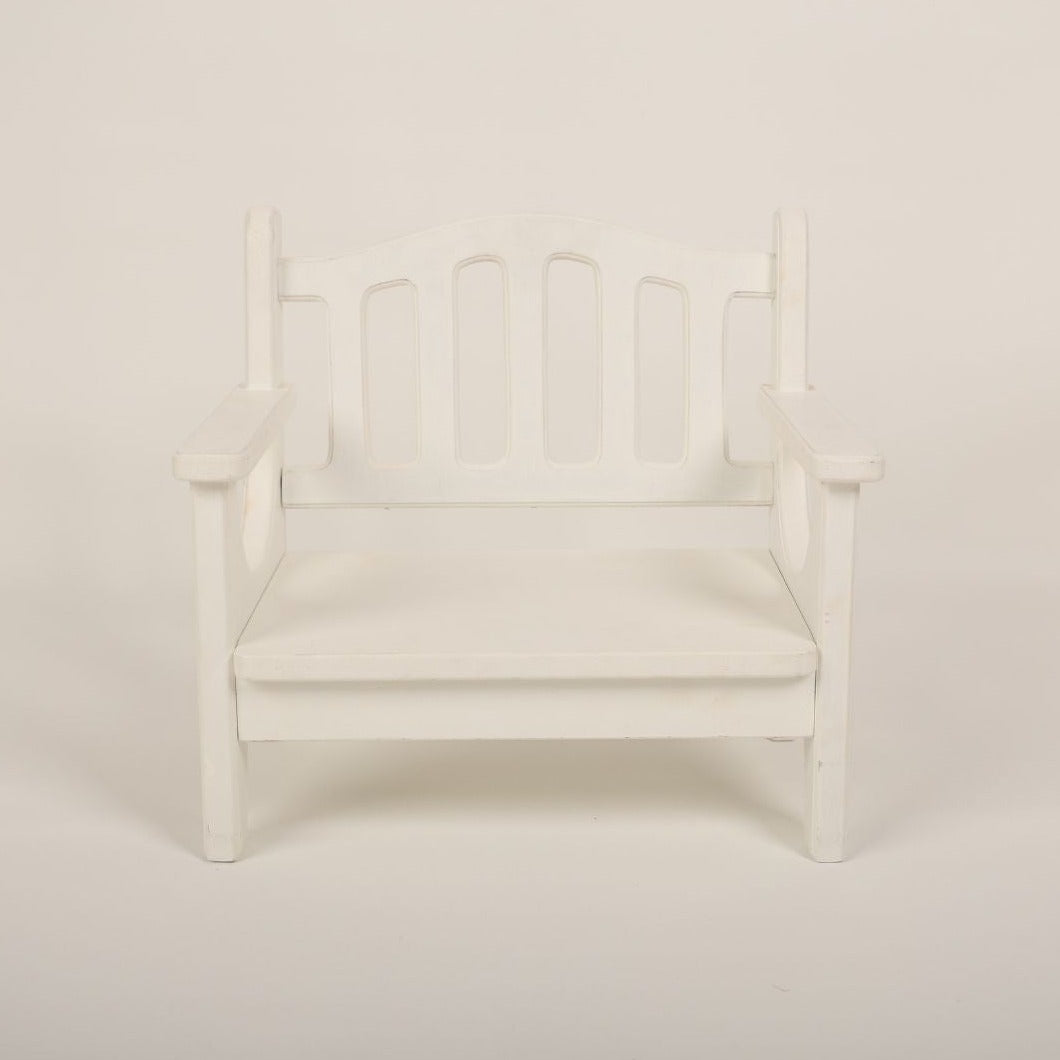 this is a baby photoshoot bench.