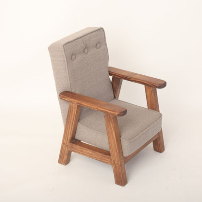 Adorable baby sofa prop, perfect for your little one's photoshoot! Its plush cushions and charming design create a cozy and inviting space for capturing precious moments.