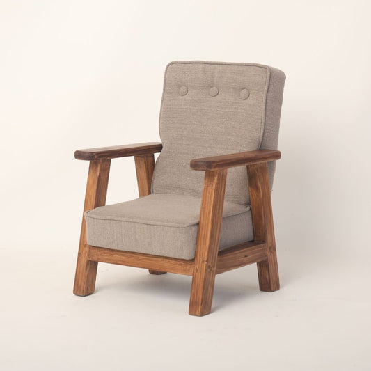 Adorable baby sofa prop, perfect for your little one's photoshoot! Its plush cushions and charming design create a cozy and inviting space for capturing precious moments.