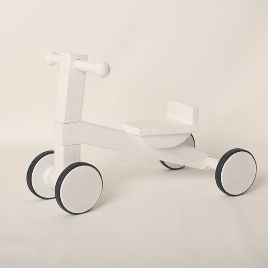 This is a tricycle baby prop for baby photoshoot.