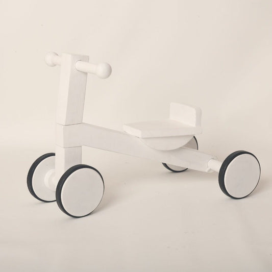 This is a tricycle baby prop for baby photoshoot.