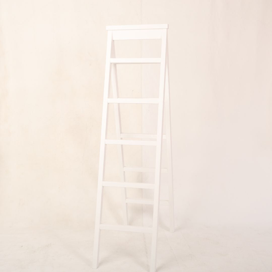 Wooden ladder prop for maternity and fashion photoshoots – perfect for posing, styling, and adding a rustic touch to studio setups
