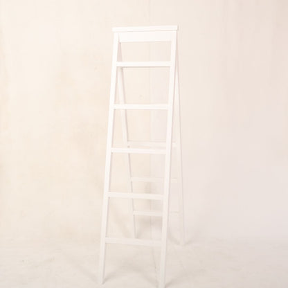 Wooden ladder prop for maternity and fashion photoshoots – perfect for posing, styling, and adding a rustic touch to studio setups