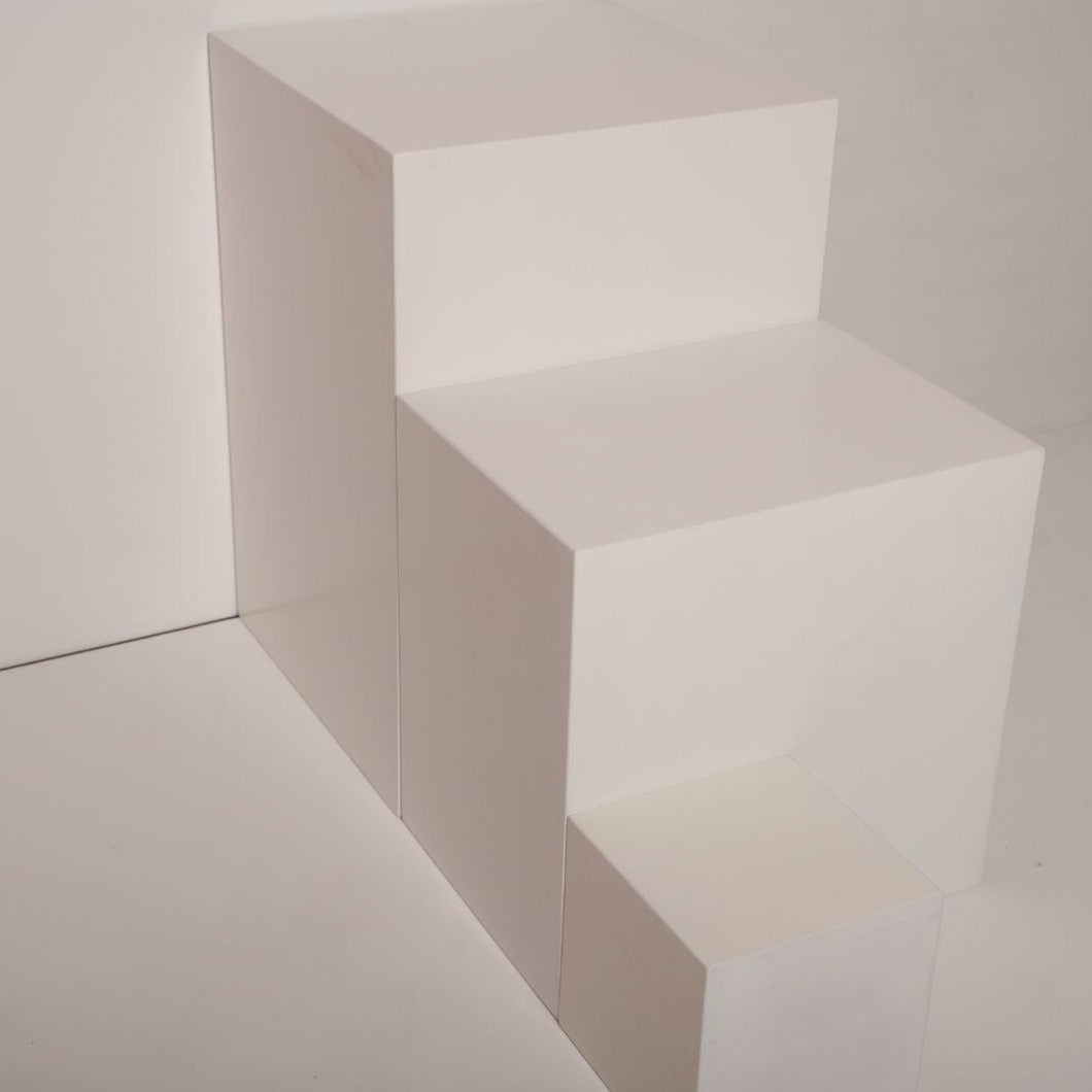 Posing pedestal prop 