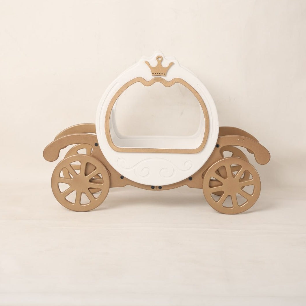 This is a princess carriage baby prop for baby photoshoot.