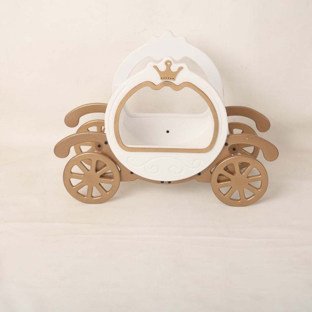 This is a princess carriage baby prop for baby photoshoot.