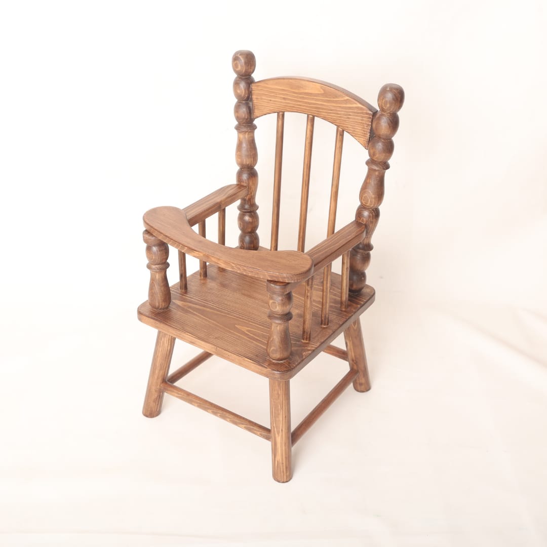 Elegant baby chair prop with arms, designed for newborn and sitter photoshoots, perfect for capturing charming and cozy baby portraits.