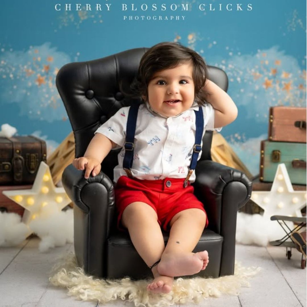 Baby sitting on a boss-style sofa prop for newborn photoshoot, photography prop by babyphotoshootprops.store