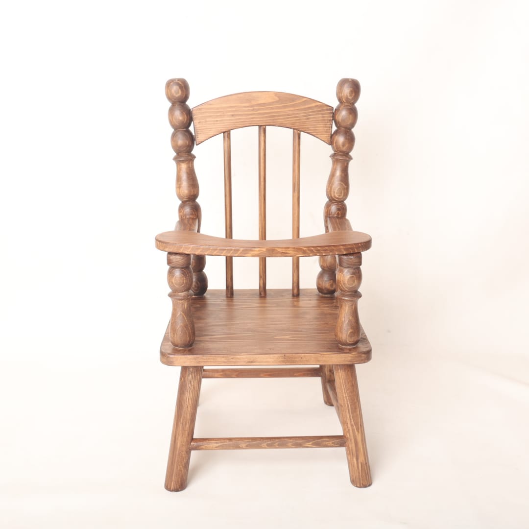 Elegant baby chair prop with arms, designed for newborn and sitter photoshoots, perfect for capturing charming and cozy baby portraits.