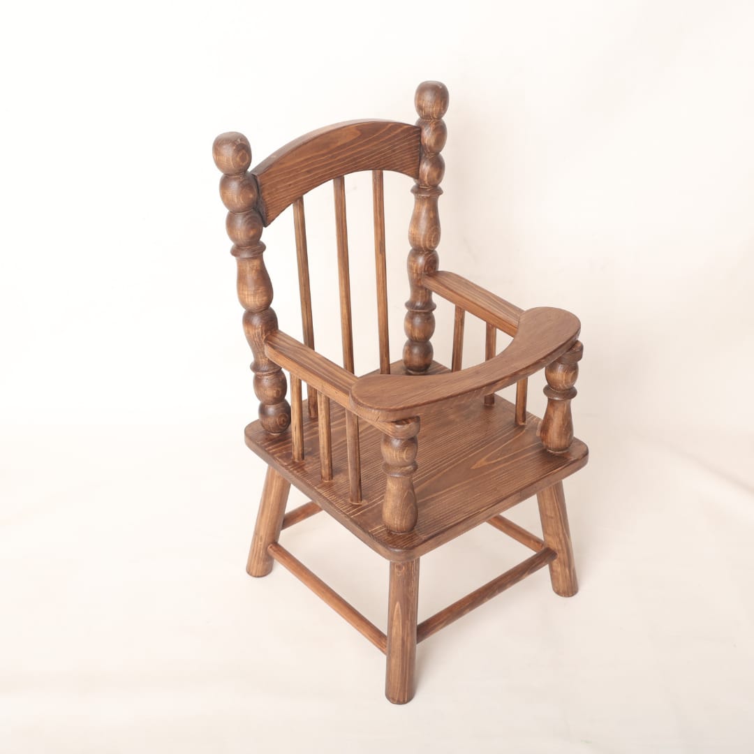 Elegant baby chair prop with arms, designed for newborn and sitter photoshoots, perfect for capturing charming and cozy baby portraits.