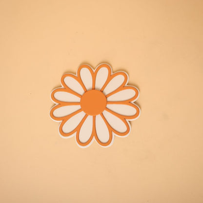 Daisy flower prop for baby photoshoot decor – perfect for floral-themed baby photography setups.