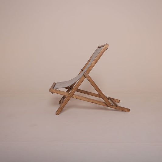 Folding beach chair baby photography prop for seaside and beach-themed photoshoots – lightweight and foldable design