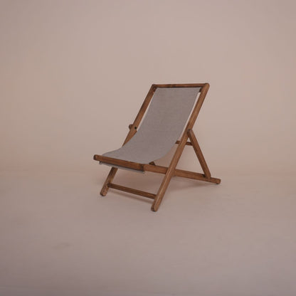 Folding beach chair baby photography prop for seaside and beach-themed photoshoots – lightweight and foldable design