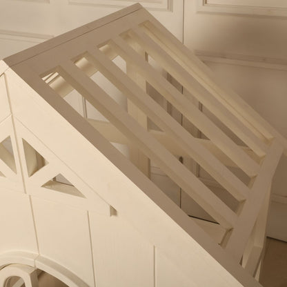 Charming house prop for baby photoshoots, featuring a cozy design ideal for newborn and toddler photography setups.