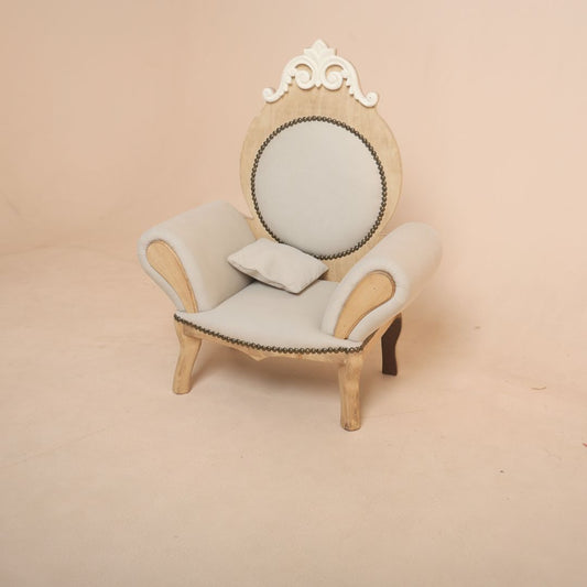 Royal sofa baby photoshoot prop with vintage design and luxury detailing for newborn and toddler photography setup.