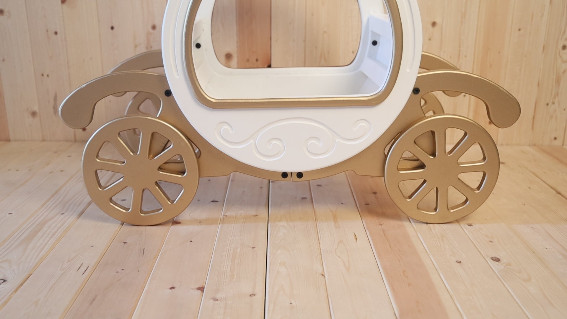 It is designed to resemble a fairy tale-style carriage, typically associated with princesses in stories like Cinderella. Here we have "A Princess Carriage" baby prop for baby photography sessions. 