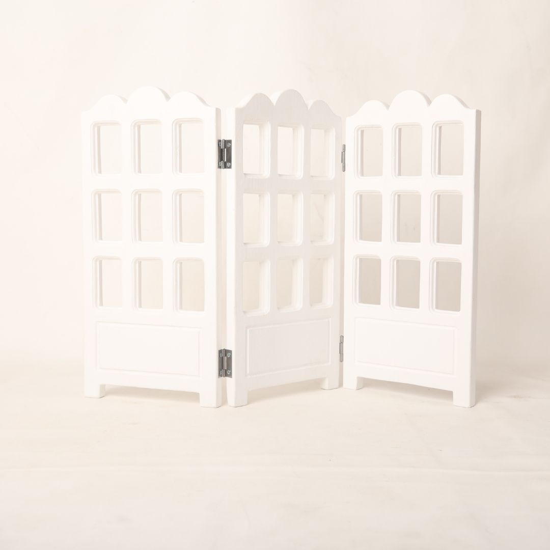 Three-Door Folding Screen Baby Prop, featuring an elegant vintage design, perfect as a backdrop for baby photoshoots.