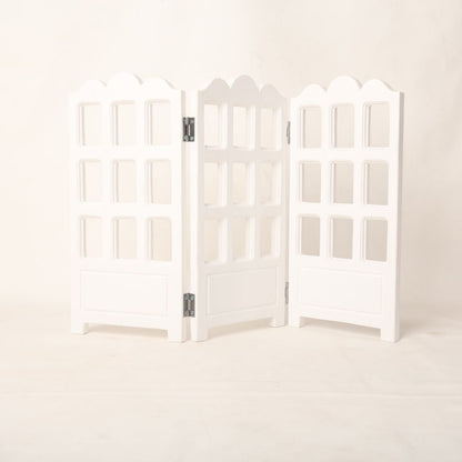 Three-Door Folding Screen Baby Prop, featuring an elegant vintage design, perfect as a backdrop for baby photoshoots.